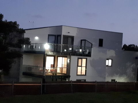 Apartments In Phillip Island Towers - Block C - Redcliffe Tourism 21