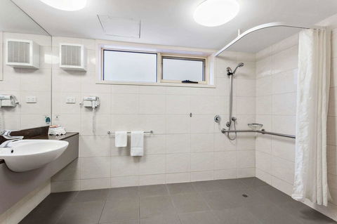 Quality Hotel Bayside Geelong - Redcliffe Tourism 13
