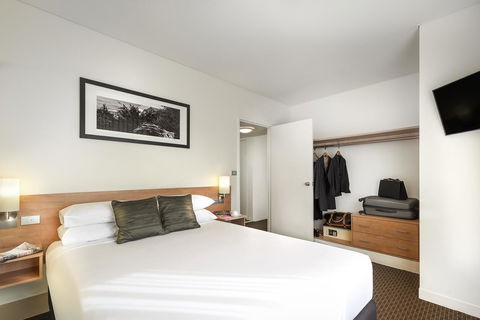 Ibis Melbourne Hotel And Apartments - Redcliffe Tourism 13