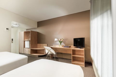 Ibis Melbourne Hotel And Apartments - Redcliffe Tourism 8