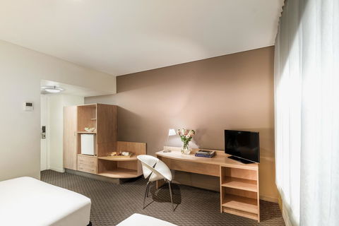 Ibis Melbourne Hotel And Apartments - Redcliffe Tourism 10