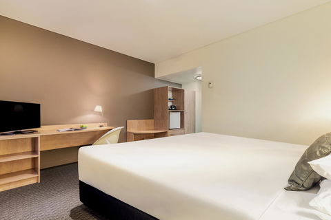 Ibis Melbourne Hotel And Apartments - Redcliffe Tourism 6
