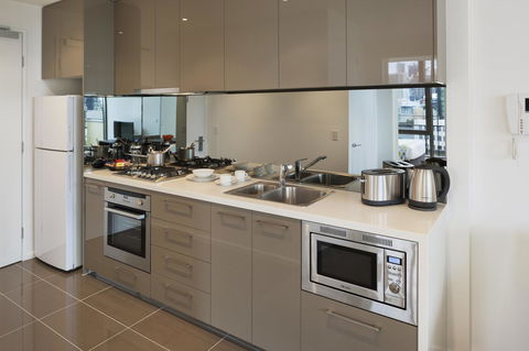 28 Nights Apartments - Redcliffe Tourism 15
