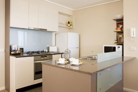 28 Nights Apartments - Redcliffe Tourism 7