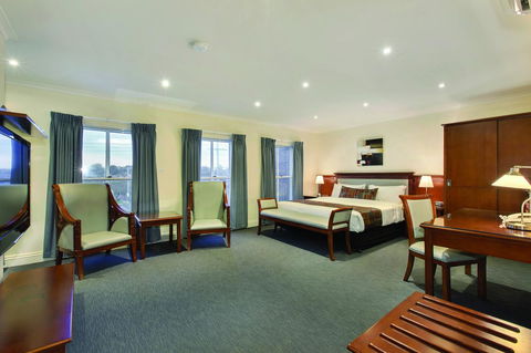Best Western Plus Buckingham International - Redcliffe Tourism 6