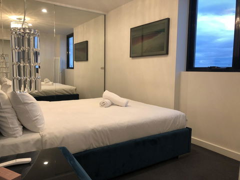 Crown Boutique S Collection - Redcliffe Tourism 9