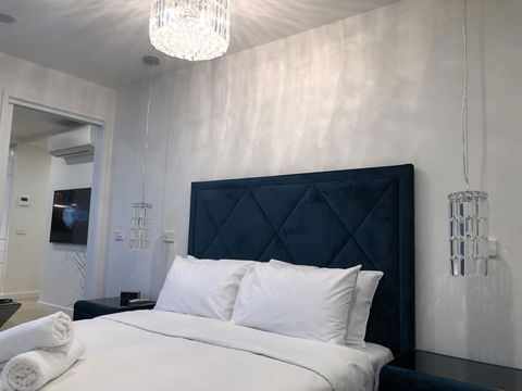 Crown Boutique S Collection - Redcliffe Tourism 10
