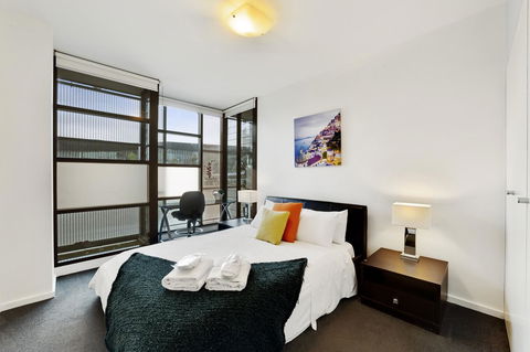 Signature Waterfront Apartments - Redcliffe Tourism 3