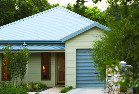Luxury Abalina Cottages - Redcliffe Tourism 2