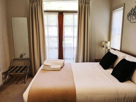 Luxury Abalina Cottages - Redcliffe Tourism 4