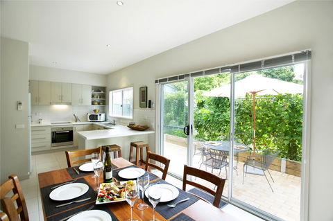 Luxury Abalina Cottages - Redcliffe Tourism 28
