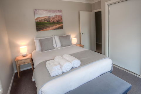 Luxury Abalina Cottages - Redcliffe Tourism 11