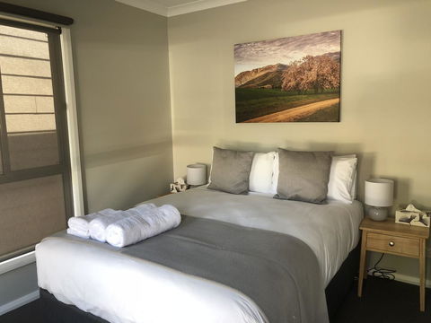Luxury Abalina Cottages - Redcliffe Tourism 25