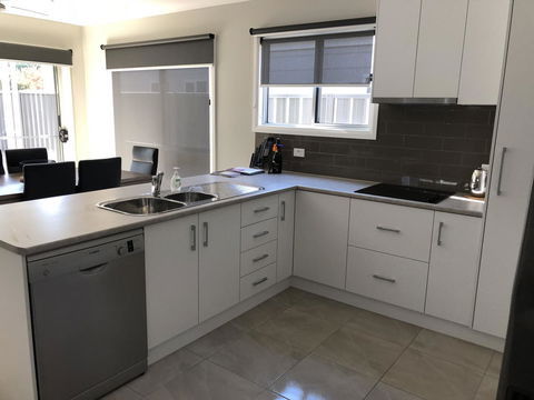 Luxury Abalina Cottages - Redcliffe Tourism 18