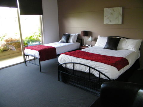 De\'Vine Escape - Redcliffe Tourism 14