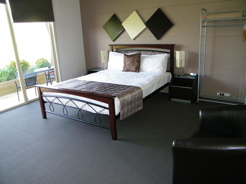 De\'Vine Escape - Redcliffe Tourism 17