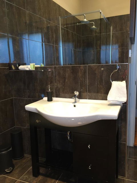 Little River Bed And Breakfast - Redcliffe Tourism 13