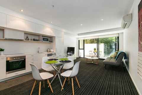 Complete Host Halo Apartments - Redcliffe Tourism 5