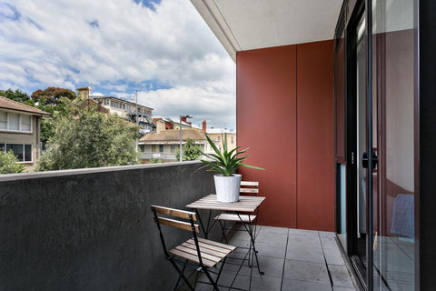 Complete Host Halo Apartments - Redcliffe Tourism 26