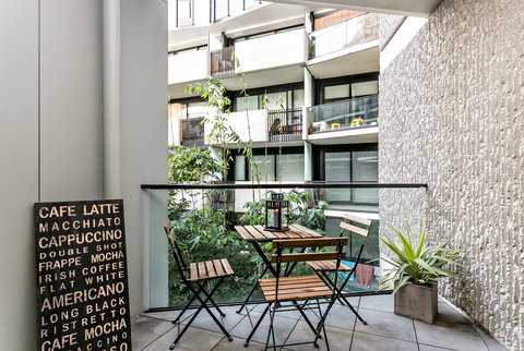 Complete Host Halo Apartments - Redcliffe Tourism 14