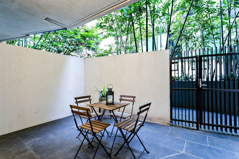 Complete Host Halo Apartments - Redcliffe Tourism 11