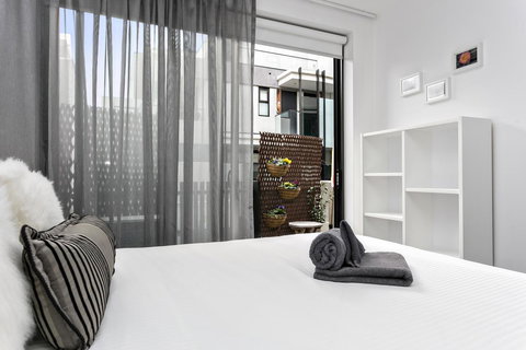 Complete Host Halo Apartments - Redcliffe Tourism 16