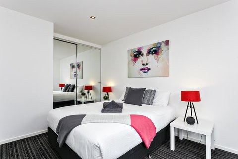 Complete Host Halo Apartments - Redcliffe Tourism 42