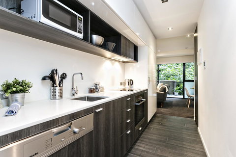 Complete Host Halo Apartments - Redcliffe Tourism 37