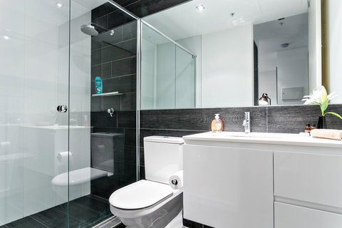 Complete Host Halo Apartments - Redcliffe Tourism 34