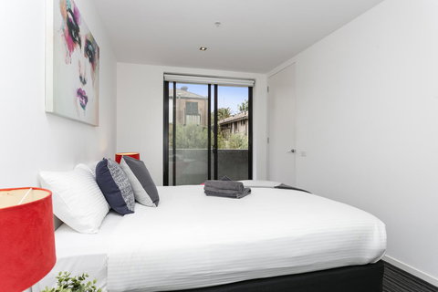 Complete Host Halo Apartments - Redcliffe Tourism 17