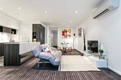 Complete Host Halo Apartments - Redcliffe Tourism 22