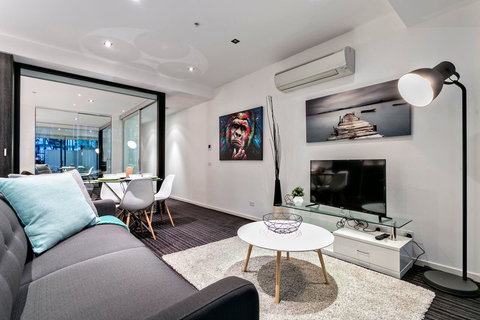 Complete Host Halo Apartments - Redcliffe Tourism 15