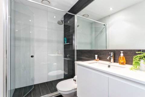 Complete Host Halo Apartments - Redcliffe Tourism 32