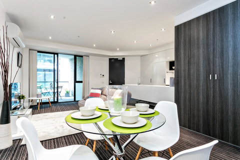 Complete Host Halo Apartments - Redcliffe Tourism 28