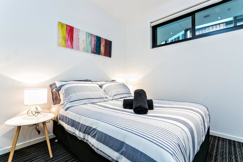 Complete Host Halo Apartments - Redcliffe Tourism 38
