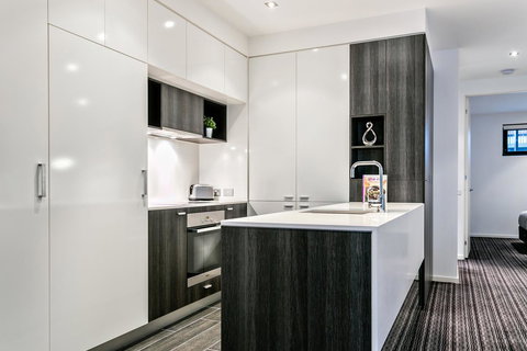 Complete Host Halo Apartments - Redcliffe Tourism 19