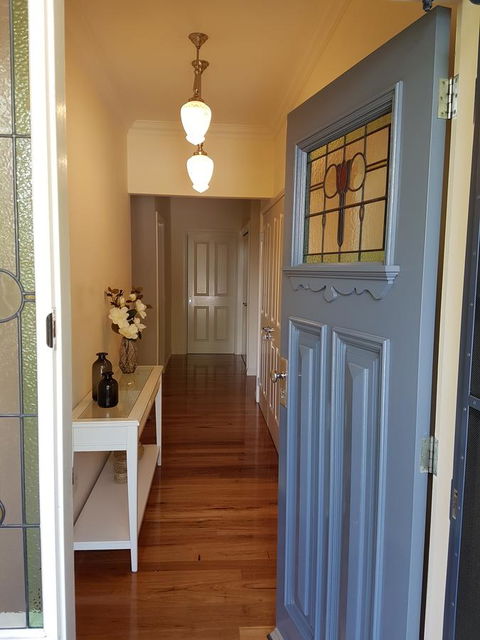 Healesville House - Fig Tree House - Redcliffe Tourism 3