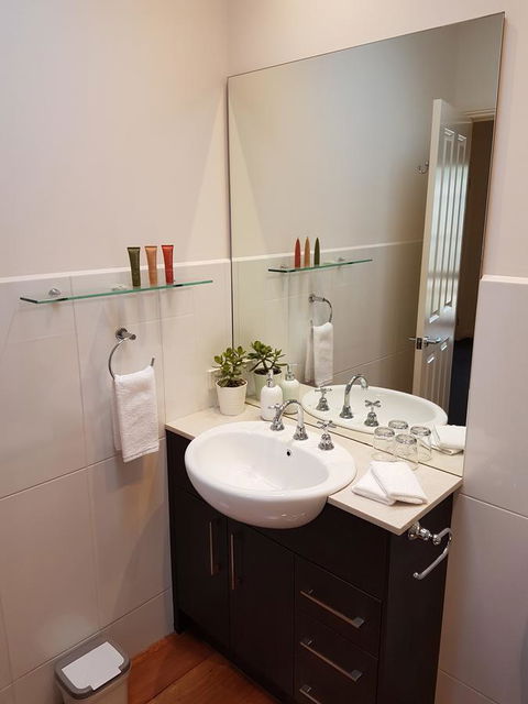 Healesville House - Fig Tree House - Redcliffe Tourism 12