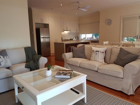 Healesville House - Fig Tree House - Redcliffe Tourism 7
