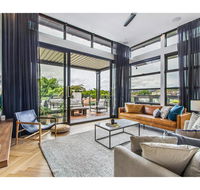 Ultimate Luxury Penthouse From The Block - Redcliffe Tourism
