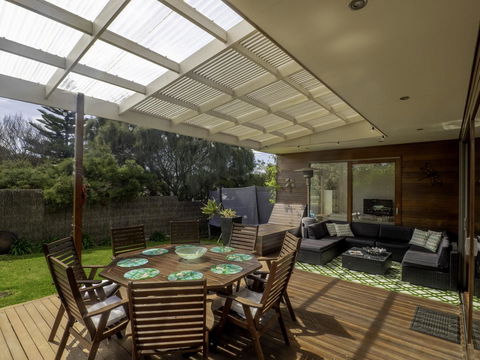 Blairgowrie Moonah Beach House: Walk To Beach - Redcliffe Tourism 1