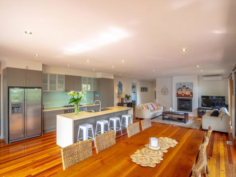 Blairgowrie Moonah Beach House: Walk To Beach - Redcliffe Tourism 3