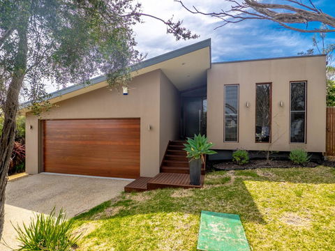 Blairgowrie Moonah Beach House: Walk To Beach - Redcliffe Tourism 9