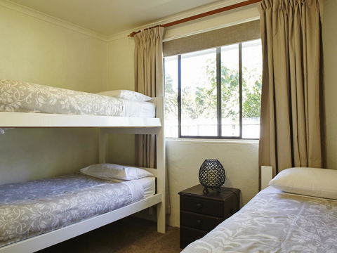 Willow Dene Holiday Apartments - Redcliffe Tourism 6