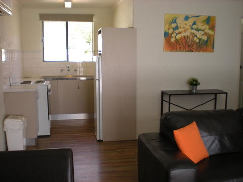 Willow Dene Holiday Apartments - Redcliffe Tourism 7