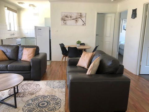 Willow Dene Holiday Apartments - Redcliffe Tourism 3