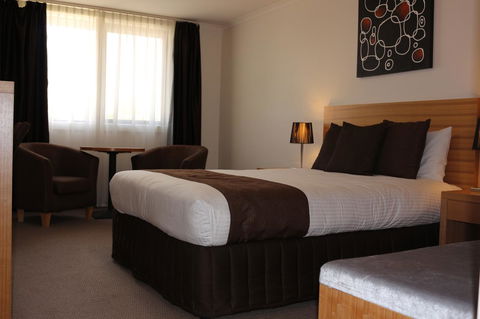 Bairnsdale International - Redcliffe Tourism 21