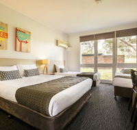 Burvale Hotel - Redcliffe Tourism