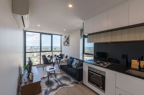 International 2 Bed 2 Bath Apartment - Redcliffe Tourism 2