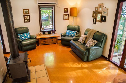 Ashwood Cottages - Redcliffe Tourism 11